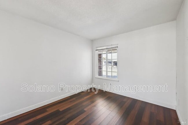 Building Photo - 309 Nancy Ln