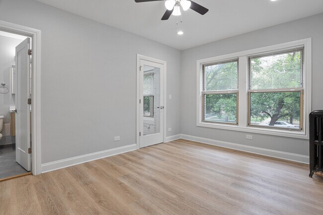 Building Photo - 1621 W Chase Ave