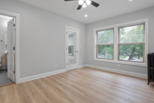 Building Photo - 1627 W Chase Ave