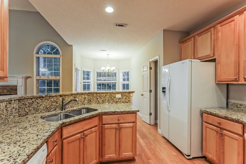 Building Photo - 329 Westhill Dr