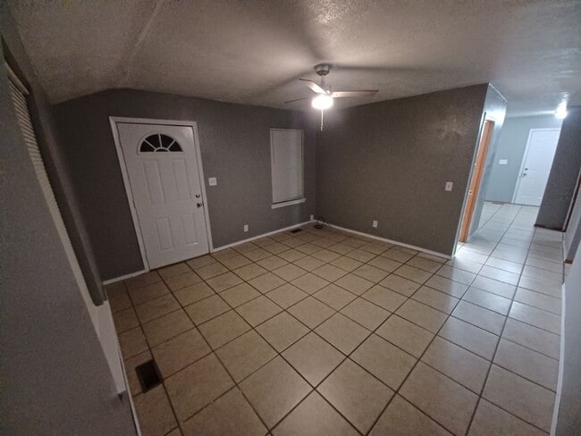 Building Photo - Close to Drury University and OTC!