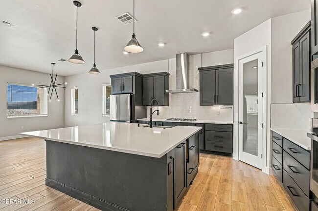 Building Photo - 1807 Ritzy Lou Pl