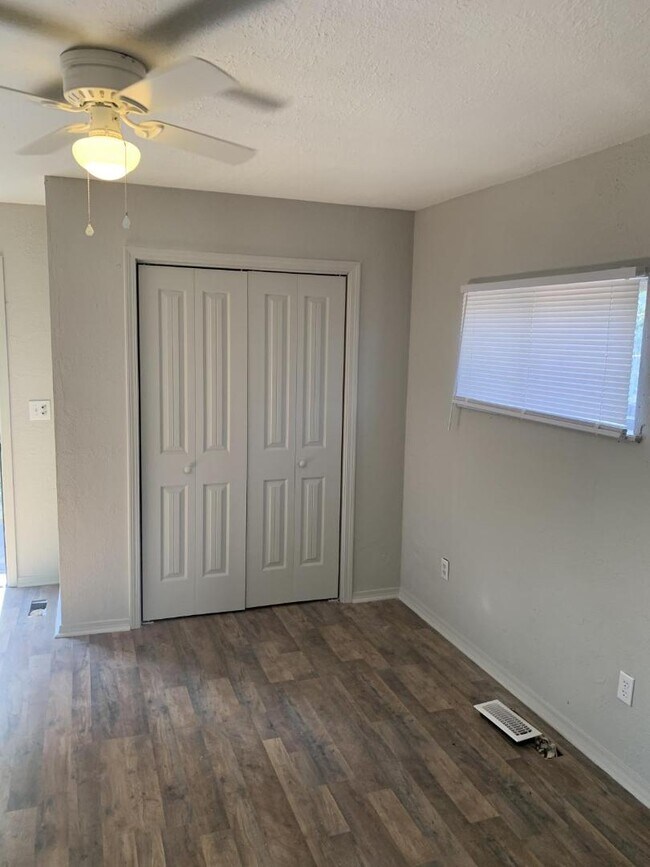 Building Photo - 405 E Rickenbacker Dr