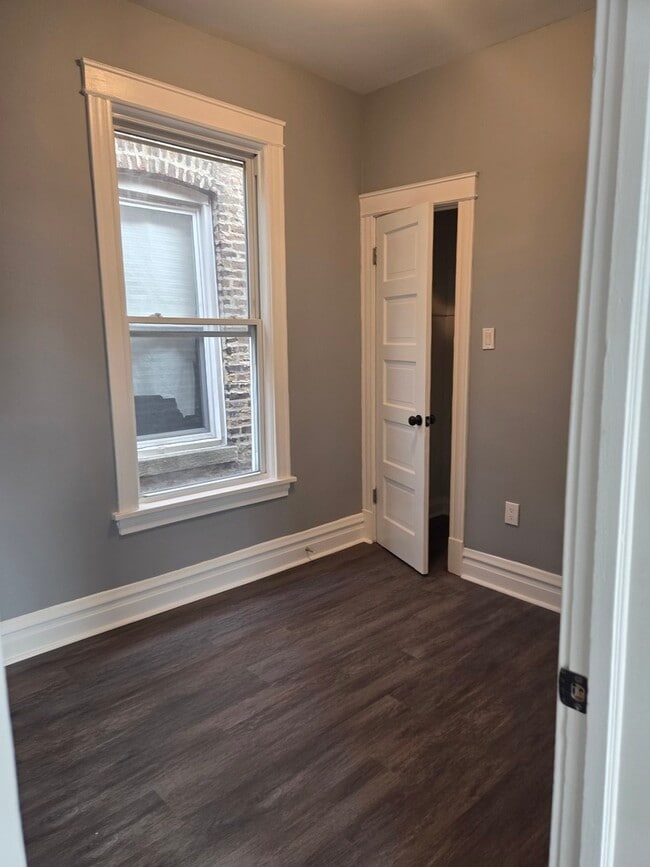 Building Photo - 1425 W 62nd St