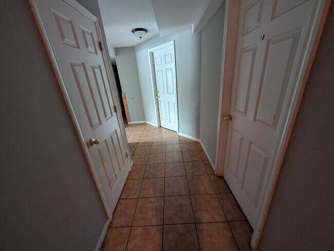 Building Photo - 5858 W 87th St