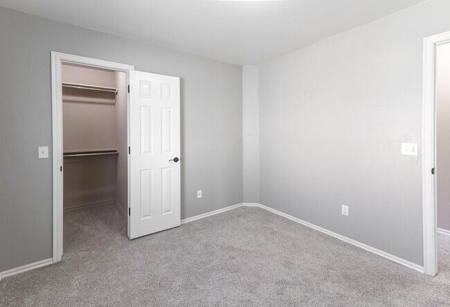 Building Photo - 808 Canyon Dr