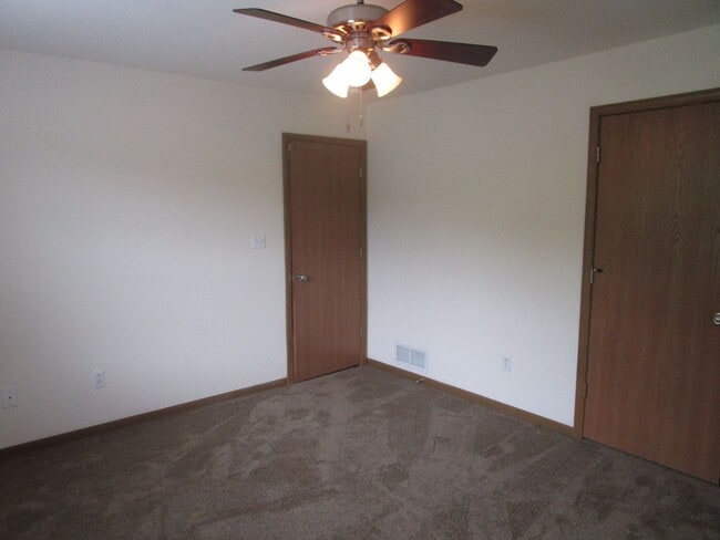 Building Photo - 605-607-607 Glenstone Dr