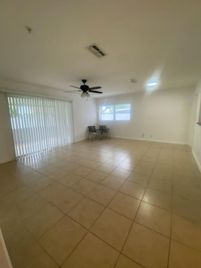 Building Photo - Southport Home