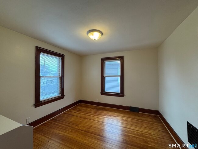 Building Photo - 120 Burritt Ave