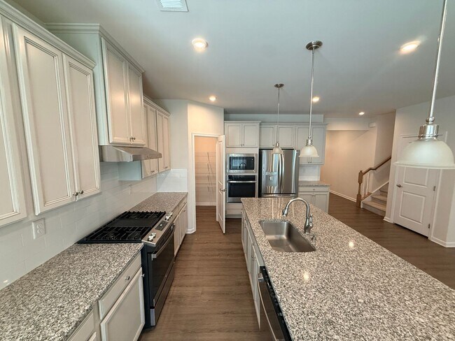 Building Photo - Like New home in Monroe