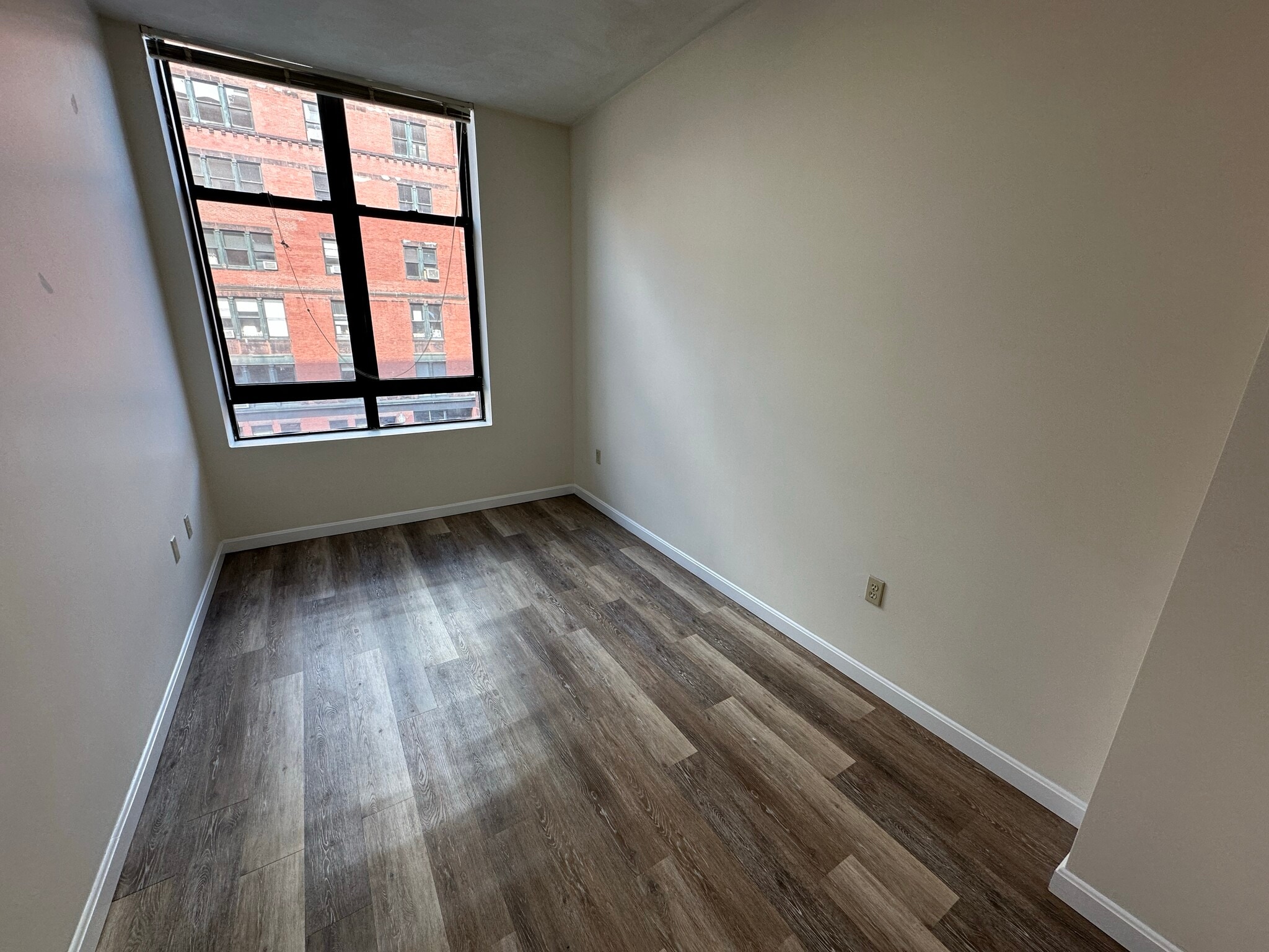 Building Photo - 76 Essex St