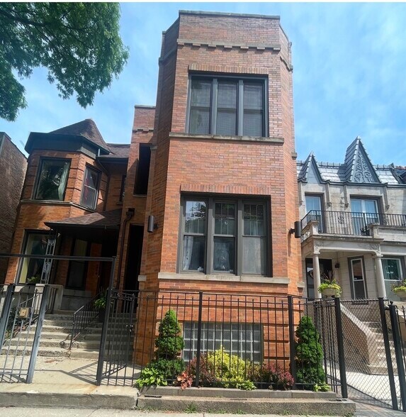 Front - 656 E 50th Pl
