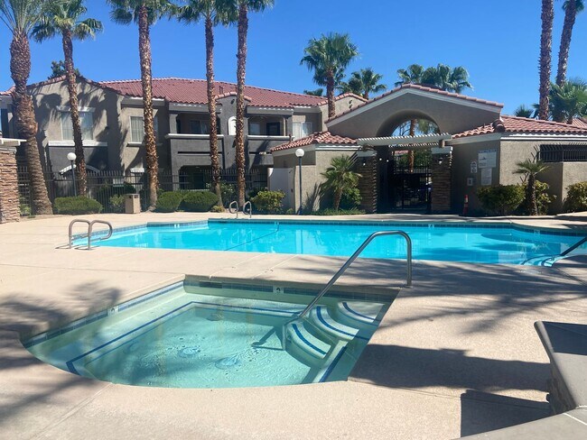 Building Photo - BEAUTIFUL 3BD/2BATH CONDO!