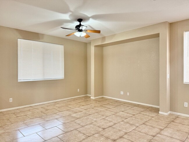 Building Photo - Spacious Living, Granite Counters, Great Location!