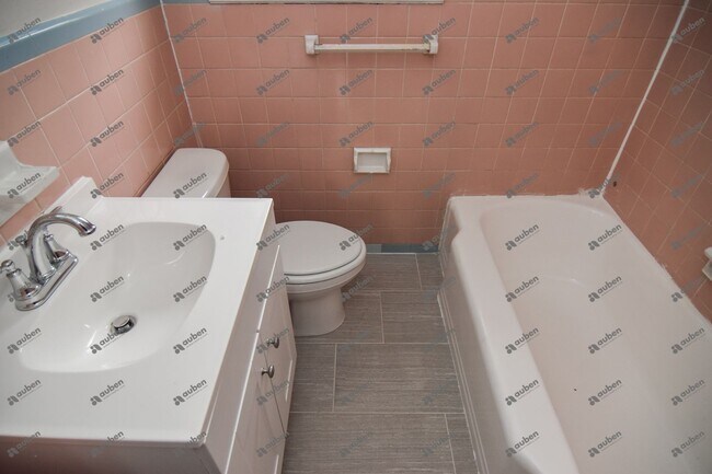 Building Photo - 3 Bedroom House For Lease!!!