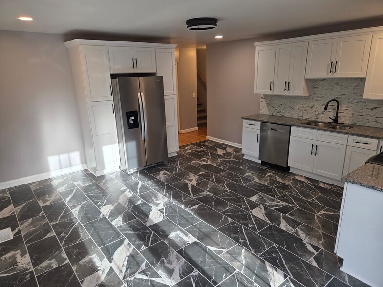 Building Photo - 415 Ford St