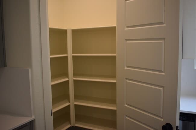 Building Photo - 682 Stephanie Dr