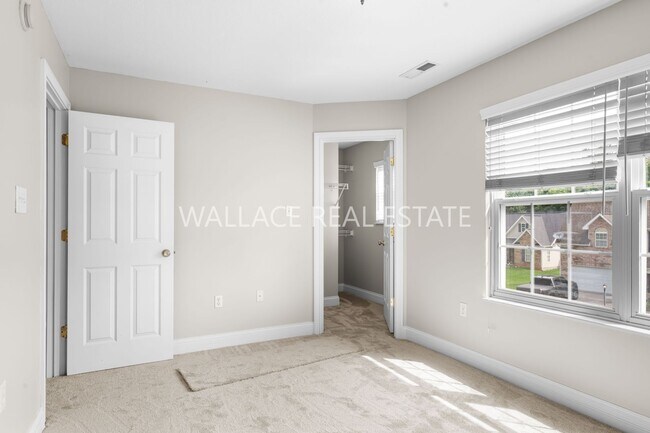 Building Photo - PRICE REDUCTION!!  FARRAGUT: TWO STORY 3 B...
