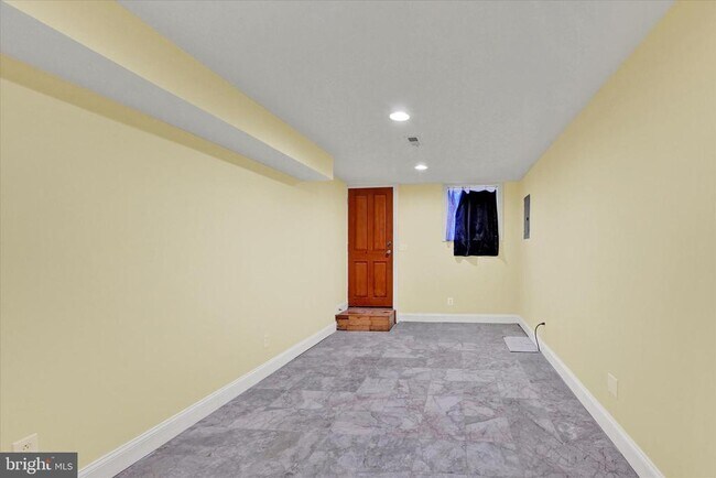 Building Photo - 221 E Lafayette Ave