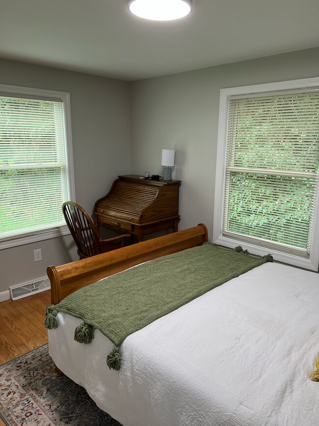 Building Photo - 32 Pine Grove Ave