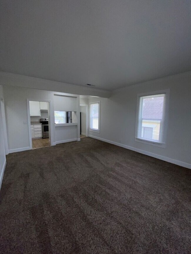 Building Photo - Laine Hill Condominiums