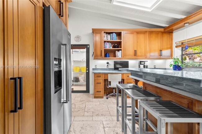 Building Photo - 2132 Middle River Dr