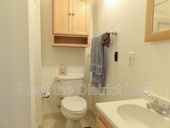 Building Photo - 403 M St NE