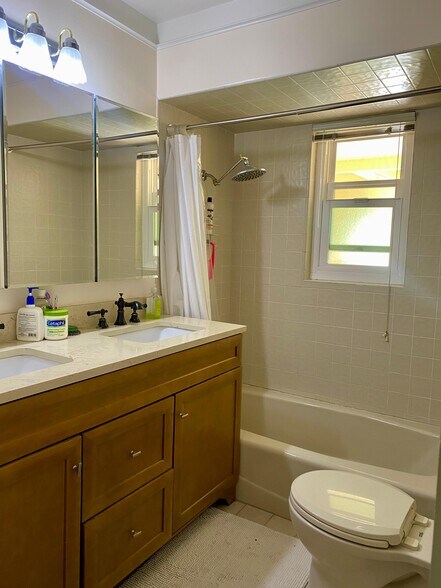 Building Photo - 1609 Blossom Hill Rd