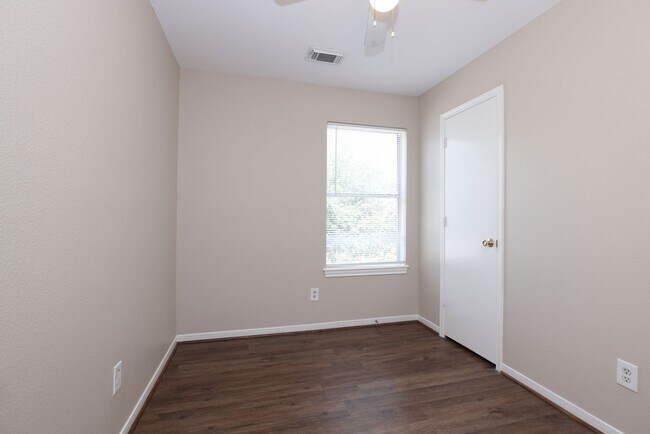 Building Photo - 15422 Ferness Ln