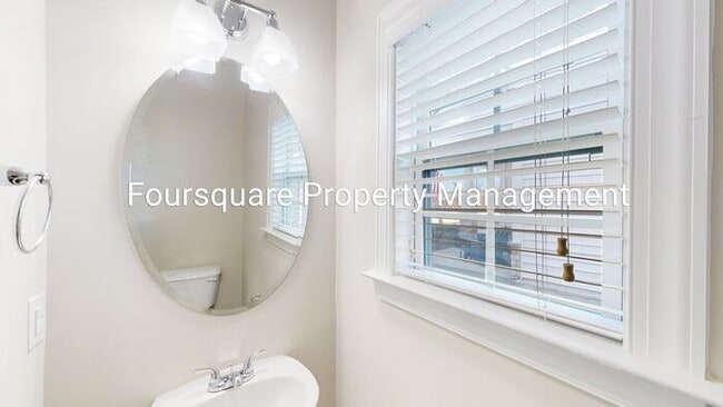 Building Photo - 3-Bed Home with Bonus Room, Home Office , Screened Porch  and Community Pool!