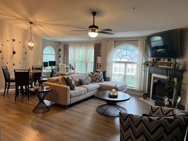 Building Photo - Updated 2-Bedroom Condo in Winston-Salem