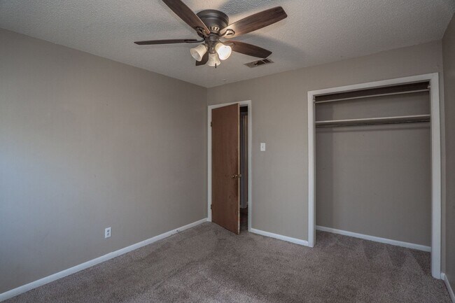 Building Photo - Large Backyard in North Little Rock