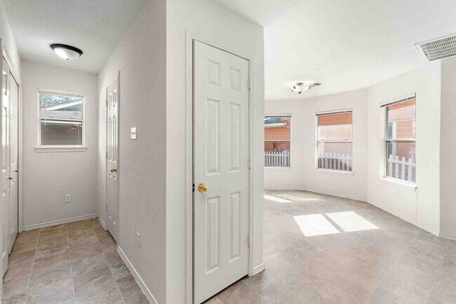 Building Photo - Plum Creek - 3 Bedroom / 2.5 Bathroom Home - 2 Car Garage - Fenced Backyard