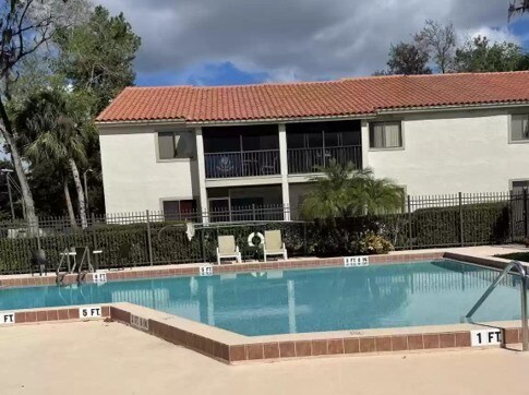 Building Photo - 1145 Country Club Dr