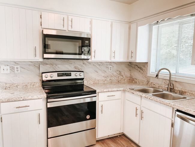 Building Photo - 5225 Woodsey Way