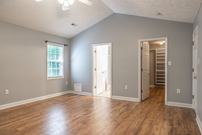 Building Photo - 108 Silverburn Pl