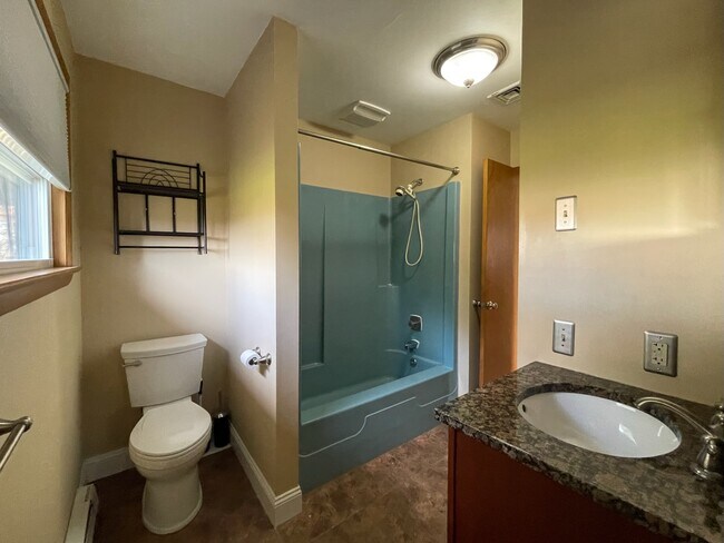 Building Photo - 4408 Circle Dr