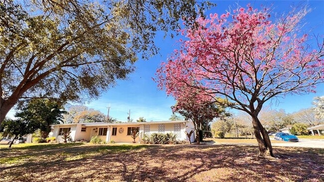 Building Photo - 1516 Dove Dr