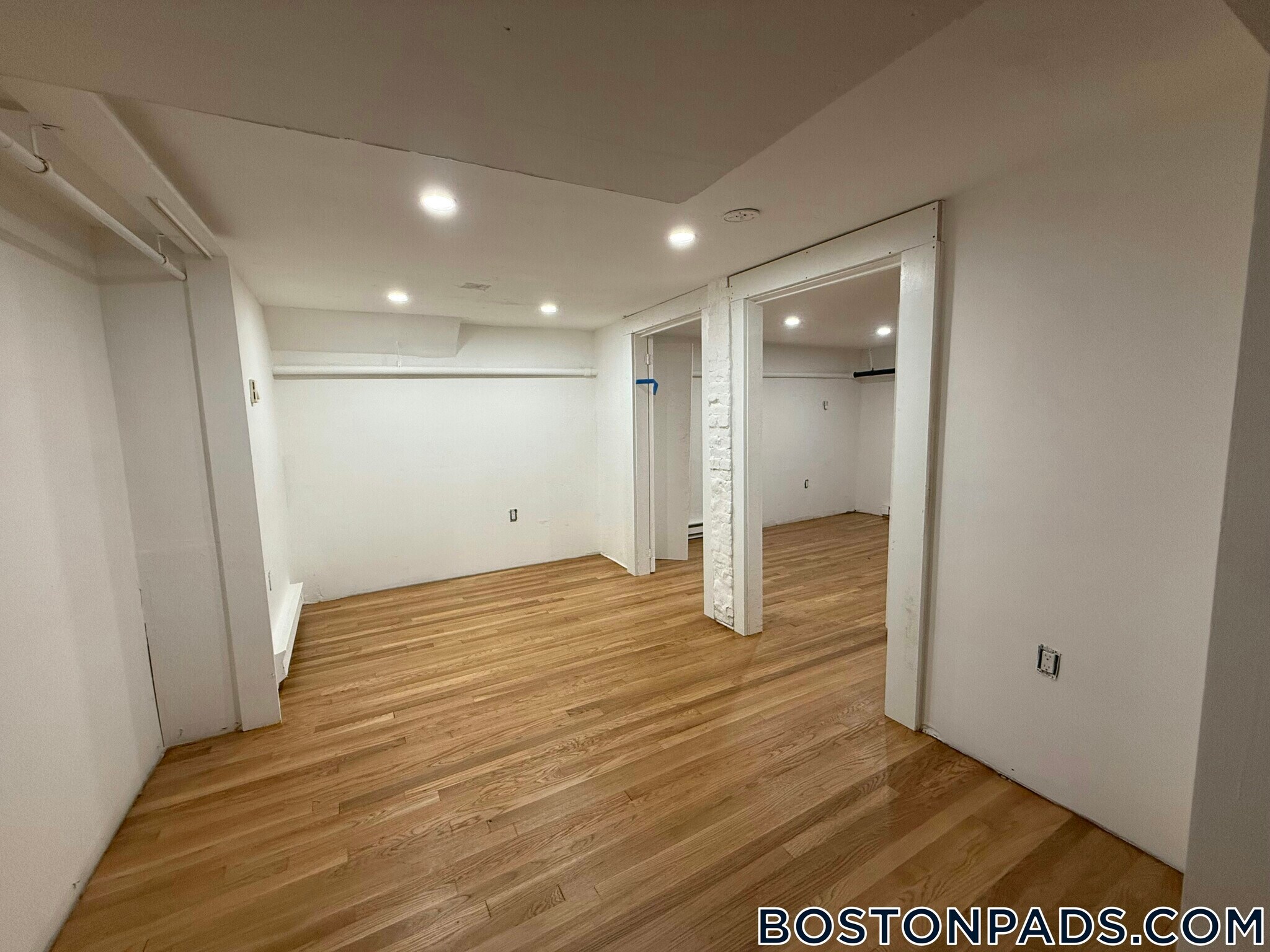 Building Photo - 686 Parker St