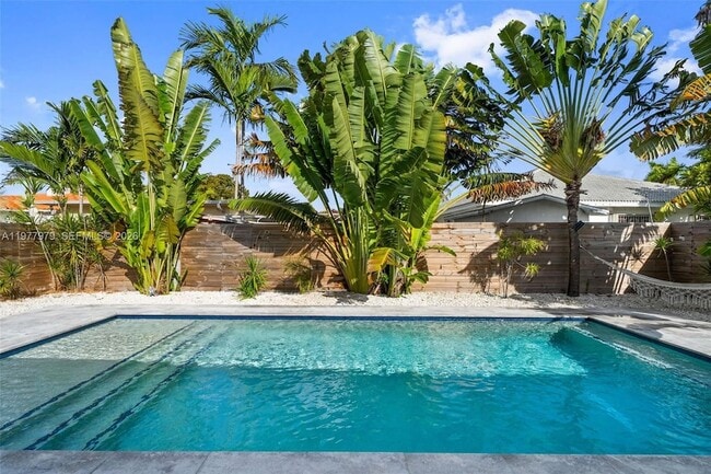 Building Photo - 1519 Biarritz Dr