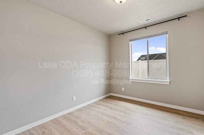 Building Photo - 5673 W Rockingham Dr