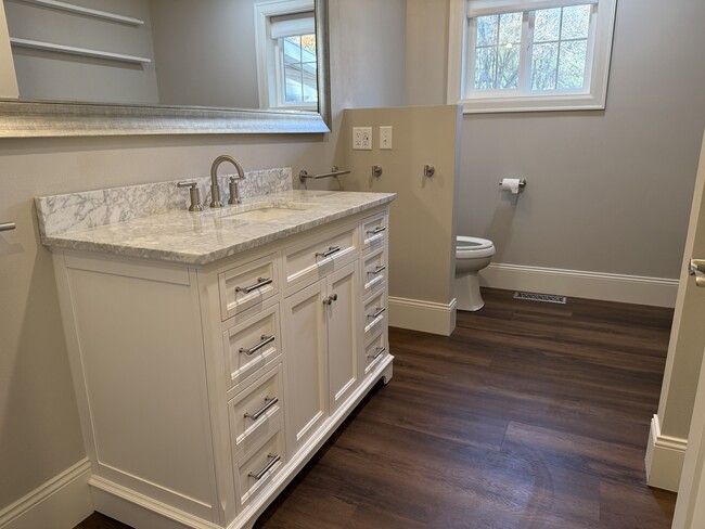 Main Level Bathroom - 4346 Deerfield Rd