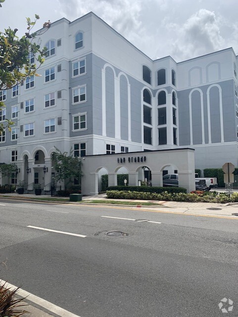 Building Photo - 204 E South St