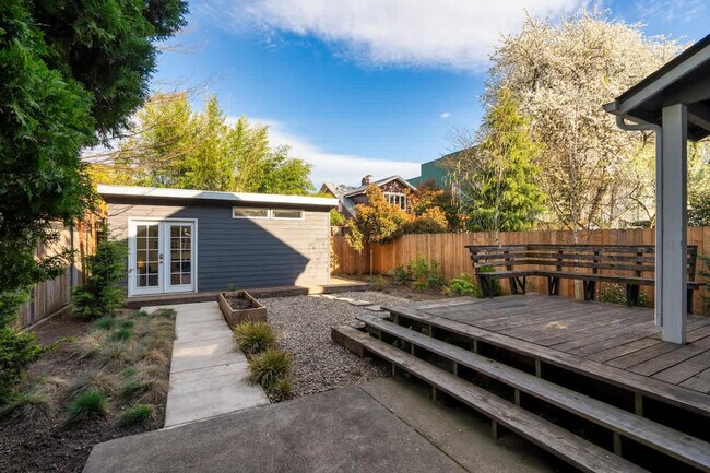 Building Photo - 5040 NE 18th Ave