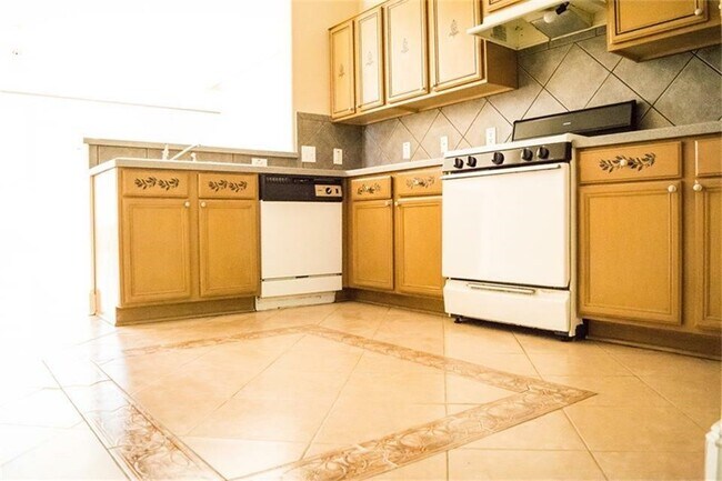 Building Photo - 19303 Camellia Knoll Trail