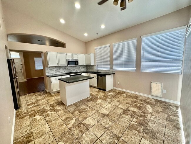 Building Photo - Darling one story home