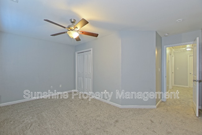 Building Photo - 2823 Lens Ave