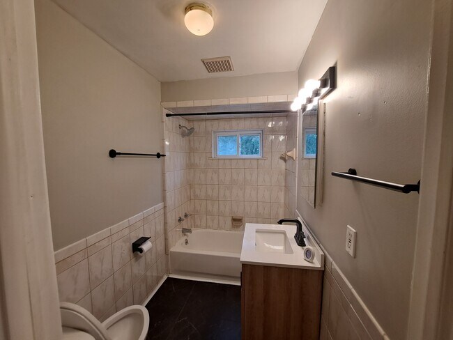 Building Photo - 15101 Hubbard St