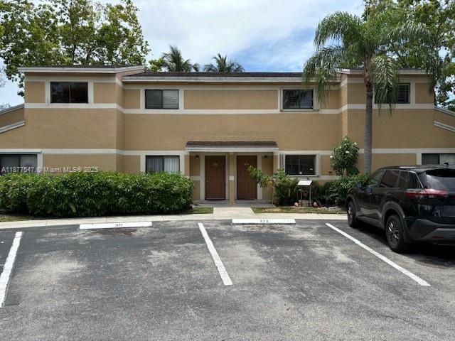 Building Photo - 204 Palm Cir E
