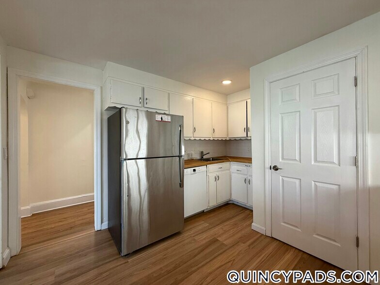 Building Photo - 522 Hancock St